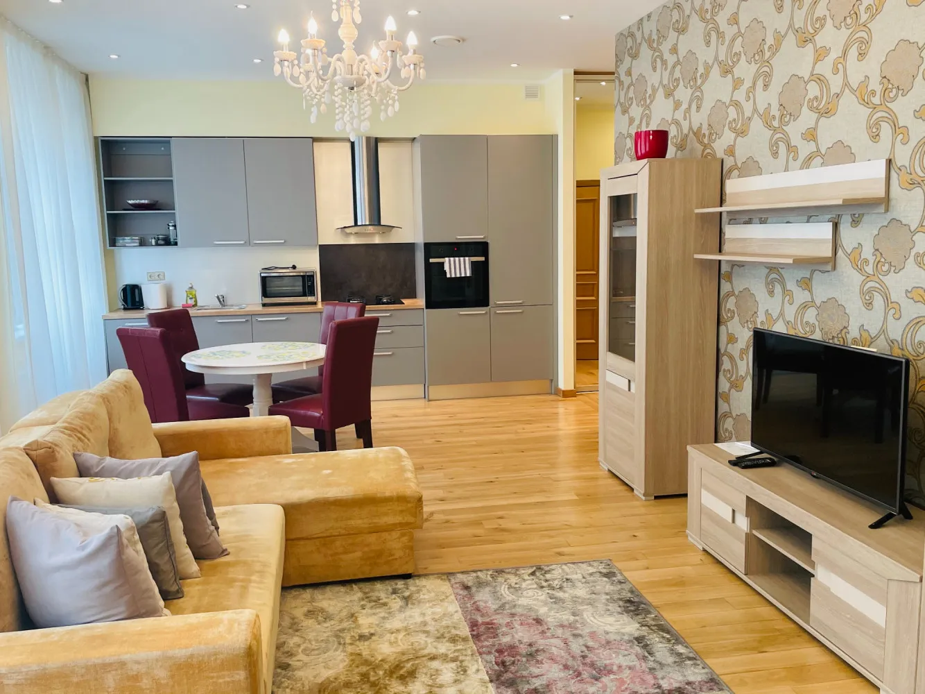 Riga Flat With Full Home Office - Spacious Contemporary 1br For Digital Nomads - Corporate Housing in Riga, Latvia