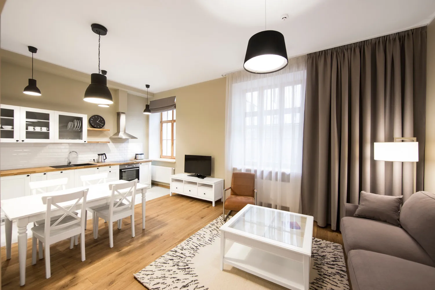 Large One-Bedroom Apartment In Riga With Bathtub And Home Office Space - Corporate Housing in Riga, Latvia