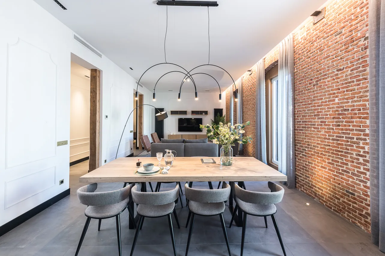 Upscale Madrid Penthouse With Home Office & Expansive Living For Remote Professionals #5