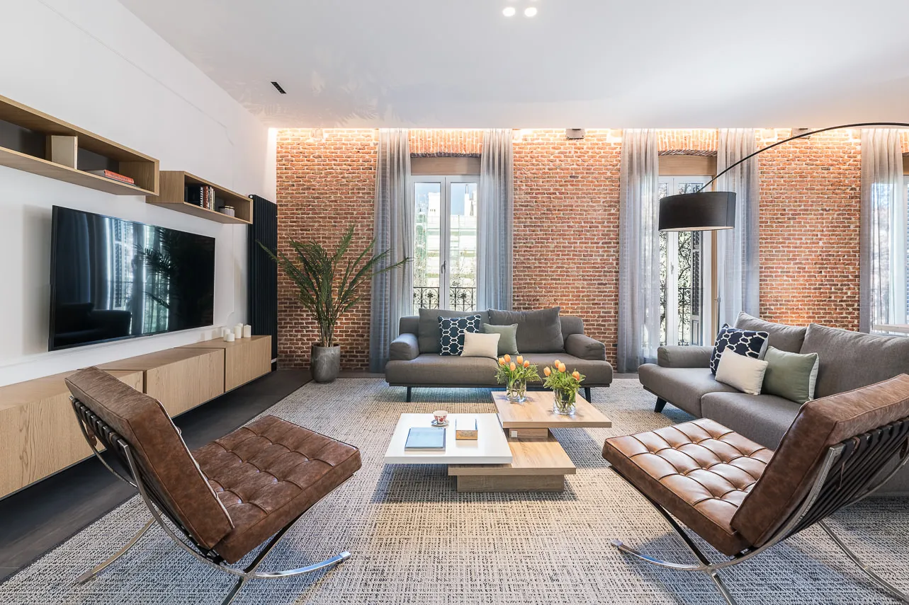 Upscale Madrid Penthouse With Home Office & Expansive Living For Remote Professionals #4