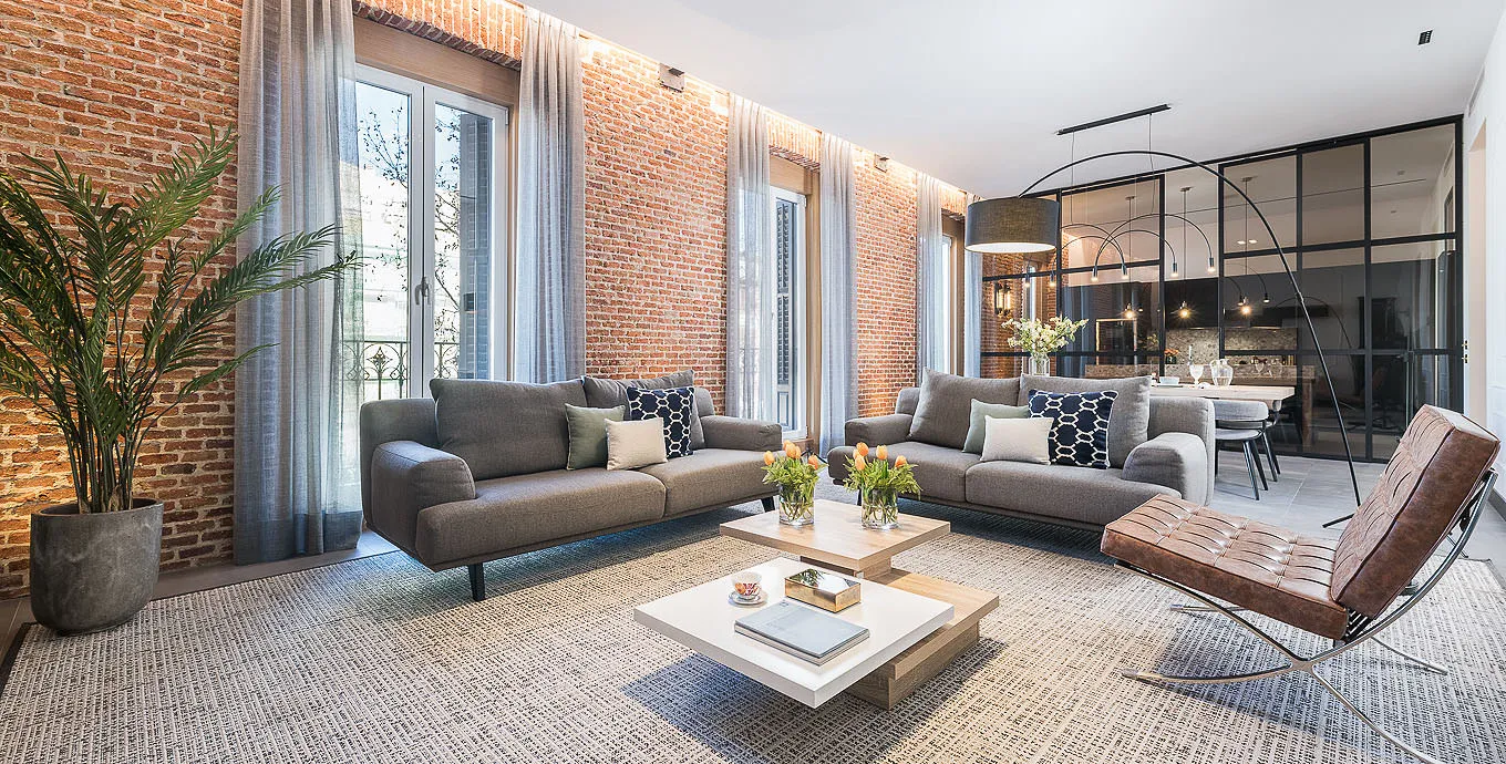 Upscale Madrid Penthouse With Home Office & Expansive Living For Remote Professionals