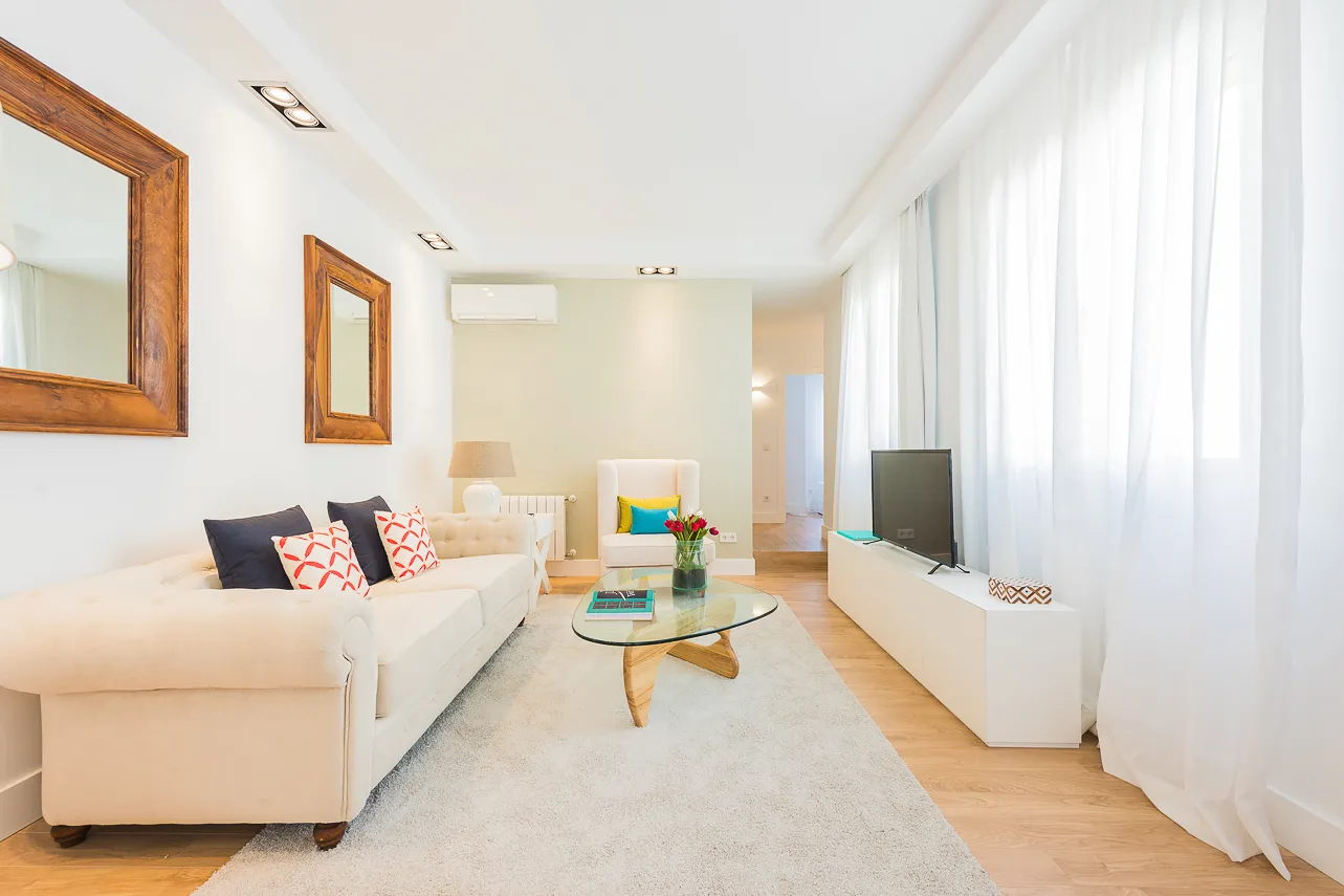 Contemporary Madrid Flat With Bright Home Office And Spacious Living Area For Remote Work #3