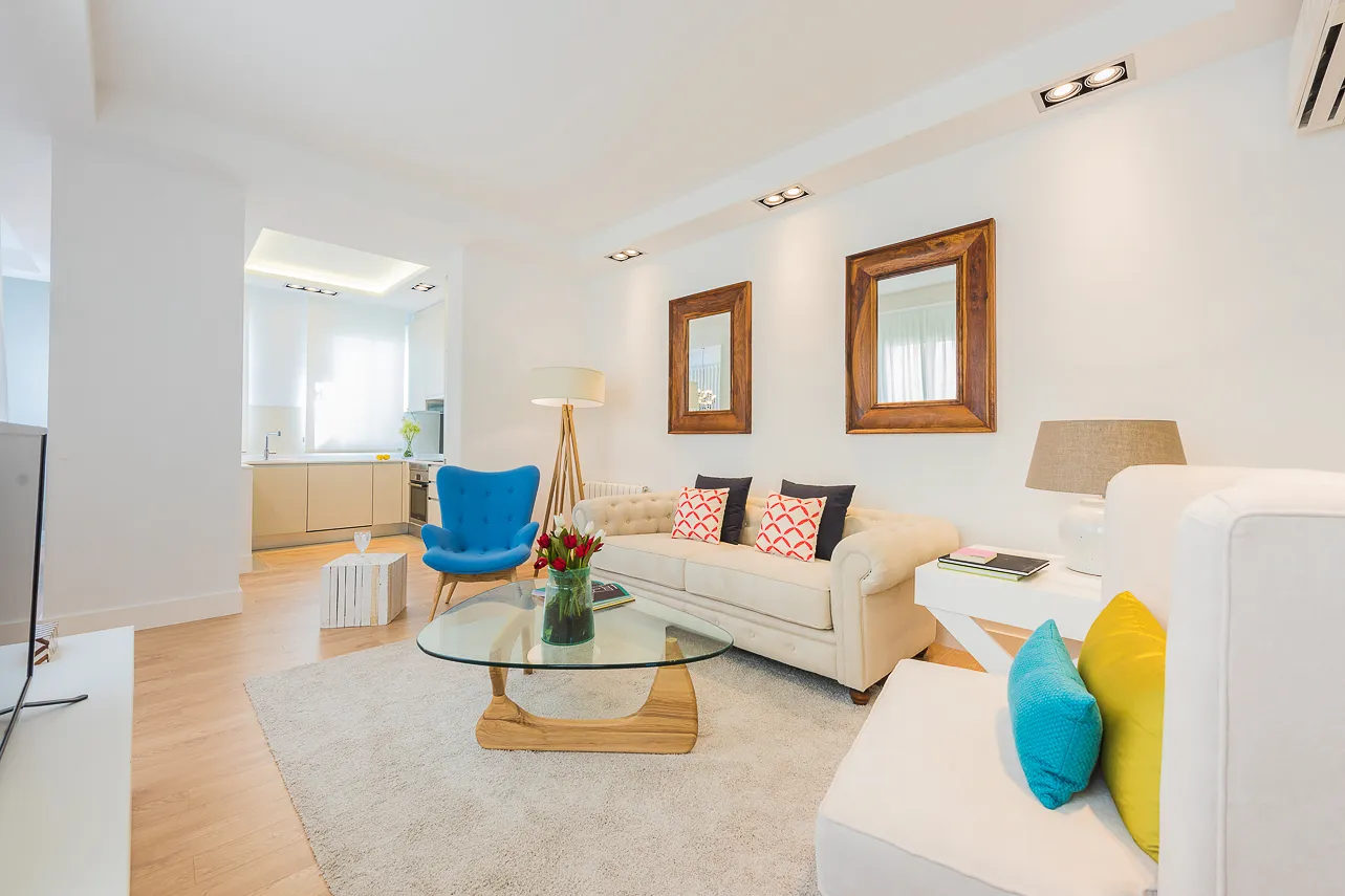 Contemporary Madrid Flat With Bright Home Office And Spacious Living Area For Remote Work #4