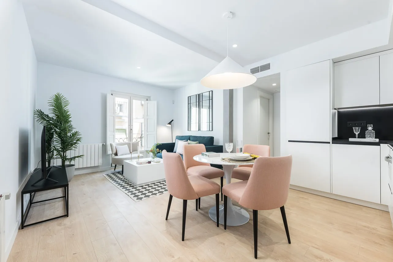 Impressive Madrid Flat With Bright Home Office And Modern Comforts For Remote Work #5