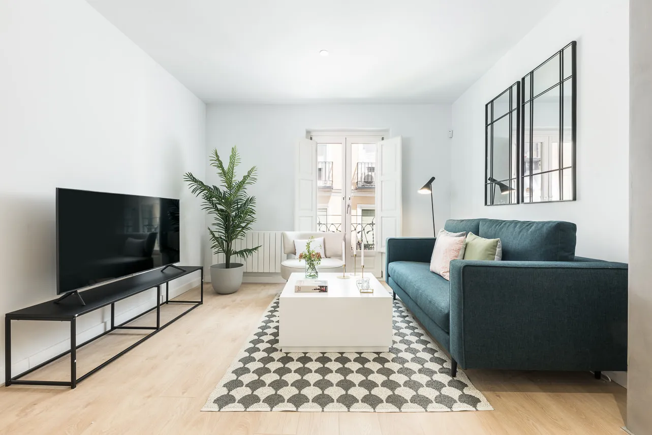 Impressive Madrid Flat With Bright Home Office And Modern Comforts For Remote Work #4