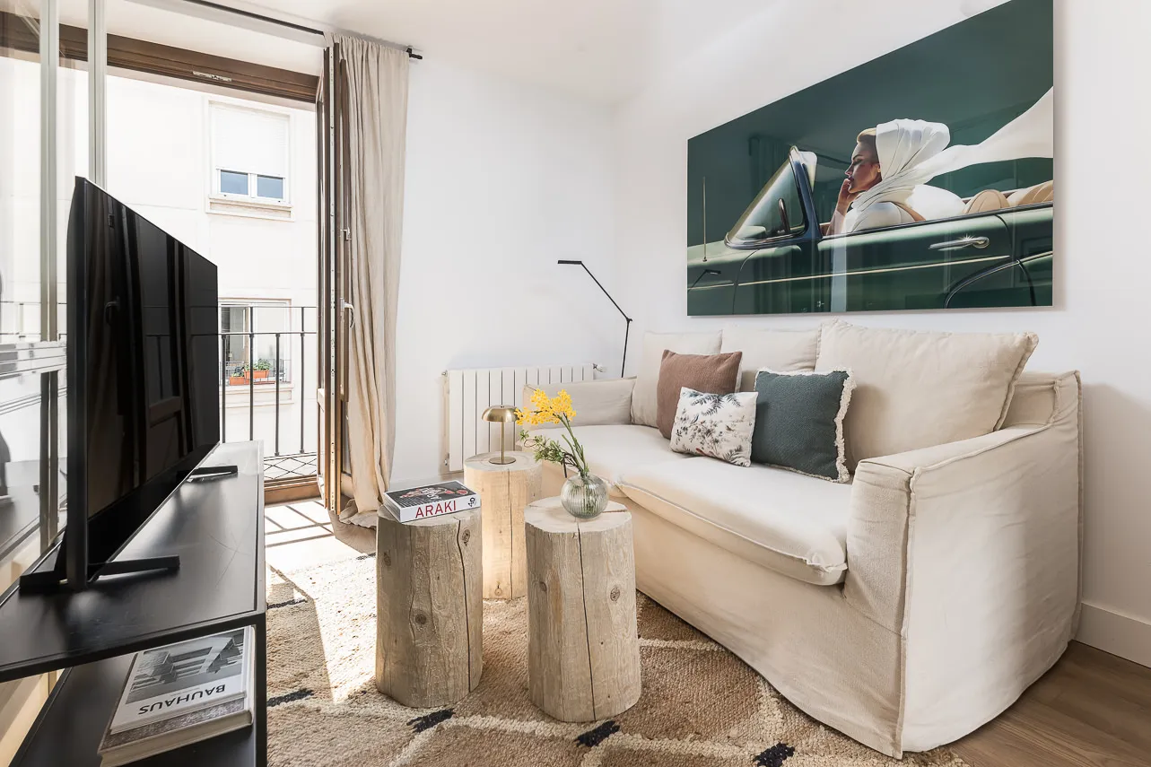 Trendy Compact Madrid Flat For Digital Nomads - Dedicated Home Office & Fast Wifi #3