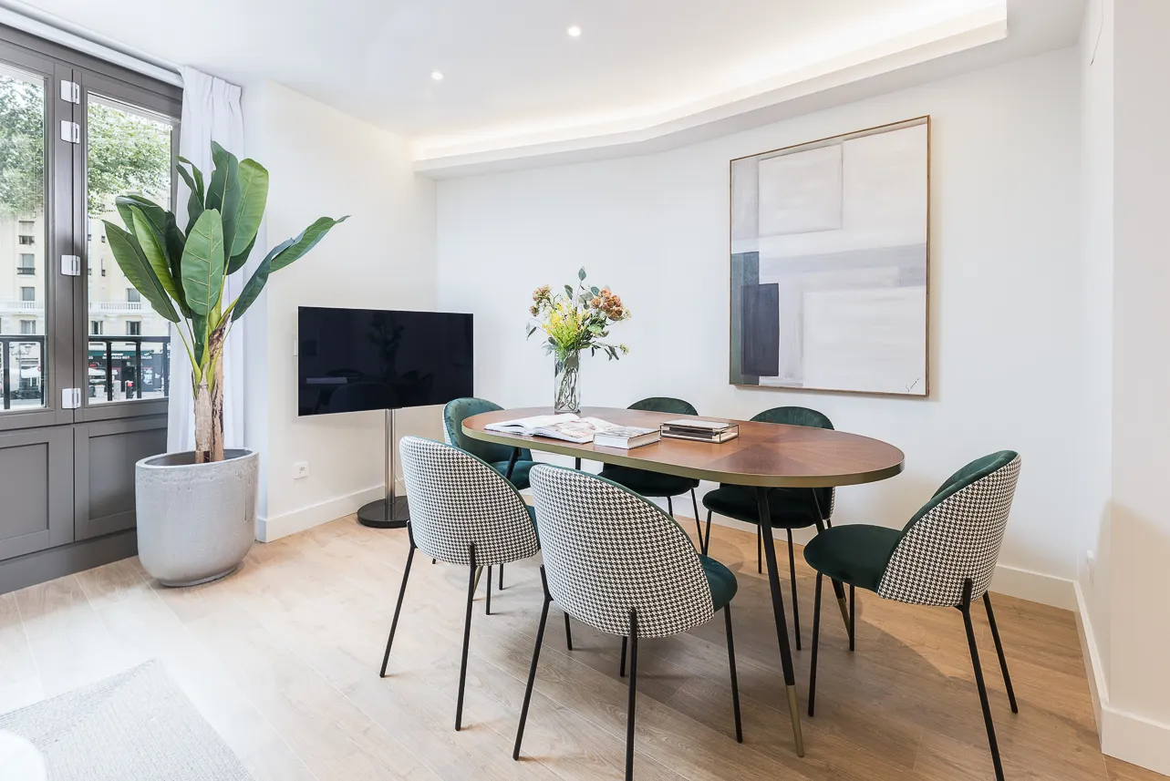 Elegant Madrid Flat With Roomy Home Office Space For Remote Work And Comfort #3