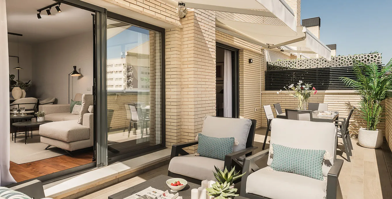 Upscale 3-bed Flat With Dedicated Home Office In Malaga For Seamless Remote Work