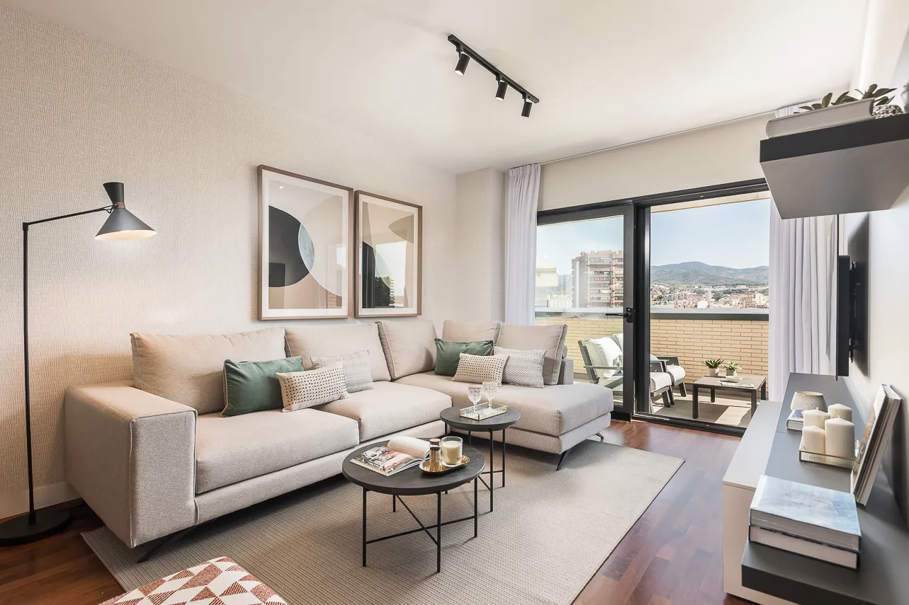 Upscale 3-bed Flat With Dedicated Home Office In Malaga For Seamless Remote Work #3