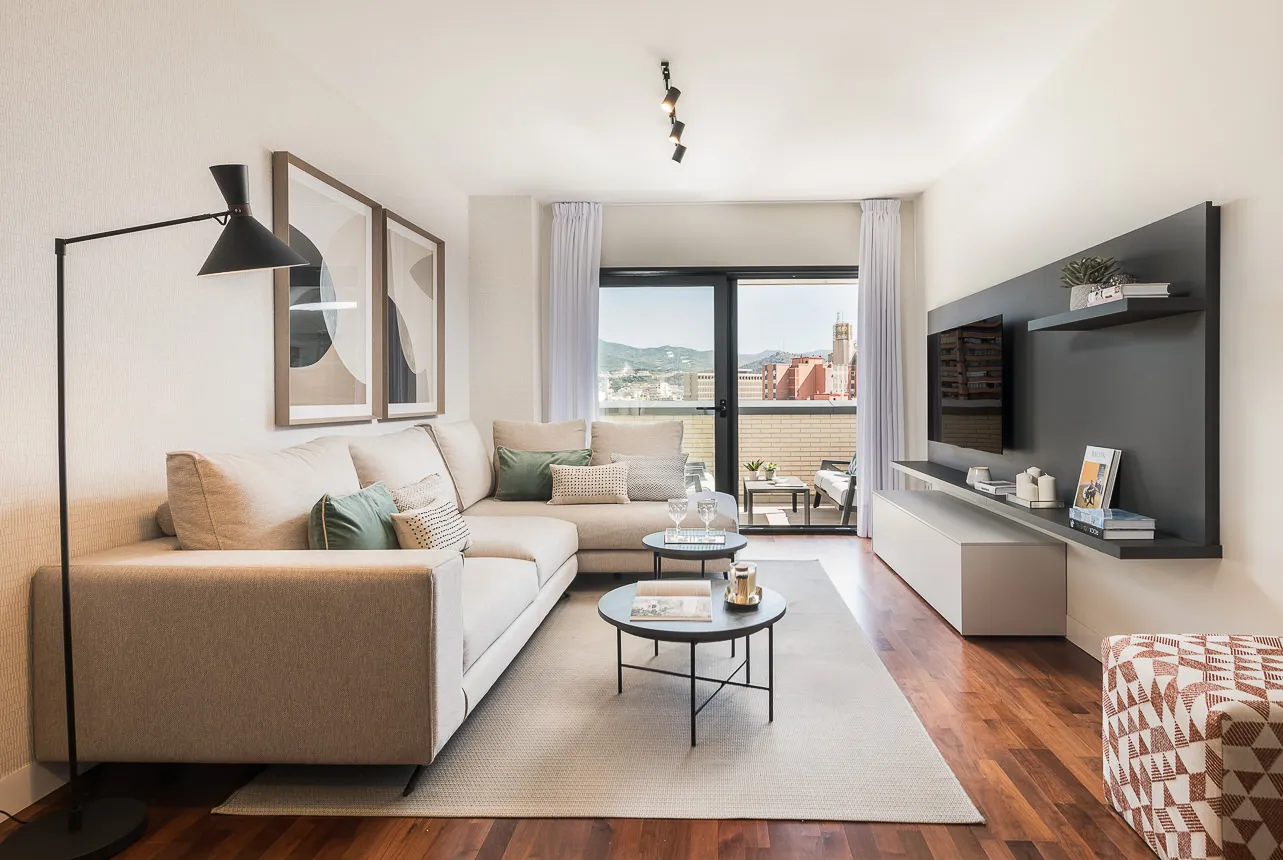 Upscale 3-bed Flat With Dedicated Home Office In Malaga For Seamless Remote Work #4
