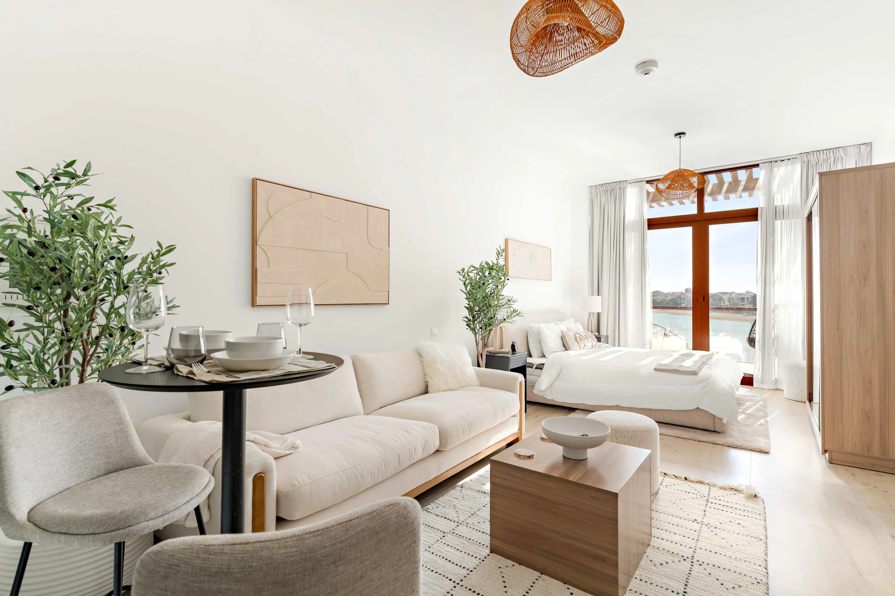 Elegant 47m2 Dubai Design Studio With Dedicated Home Office On Palm Jumeirah For Digital Nomads #3