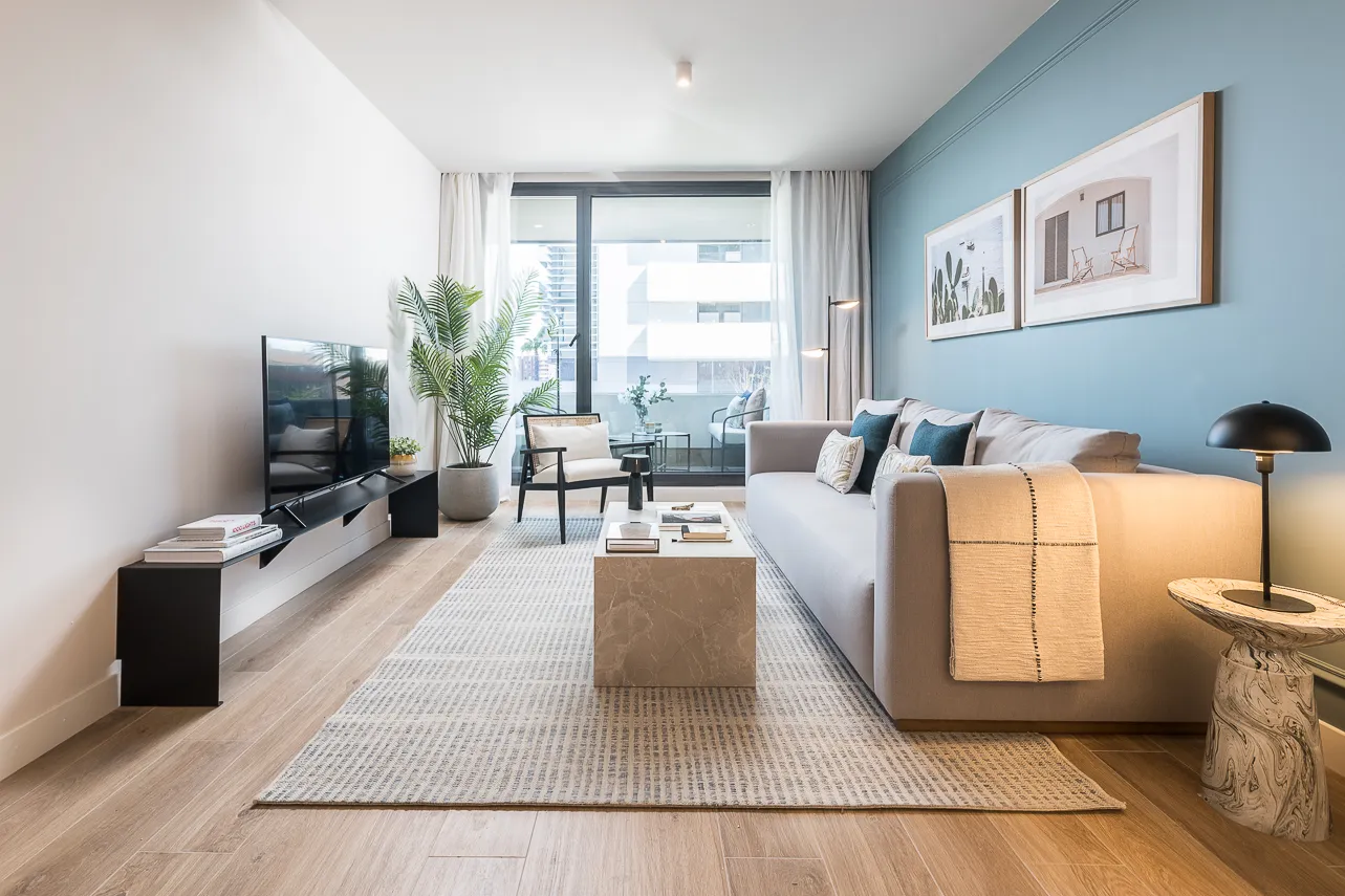 Contemporary 50m2 Madrid Flat With Bright Home Office For Remote Work Flexibility #3