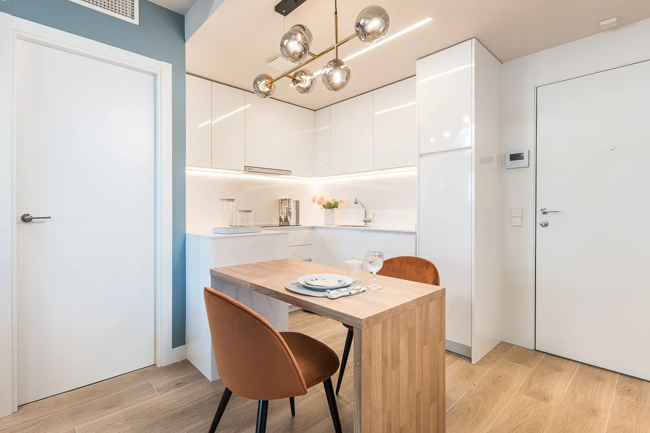 Contemporary 50m2 Madrid Flat With Bright Home Office For Remote Work Flexibility #5