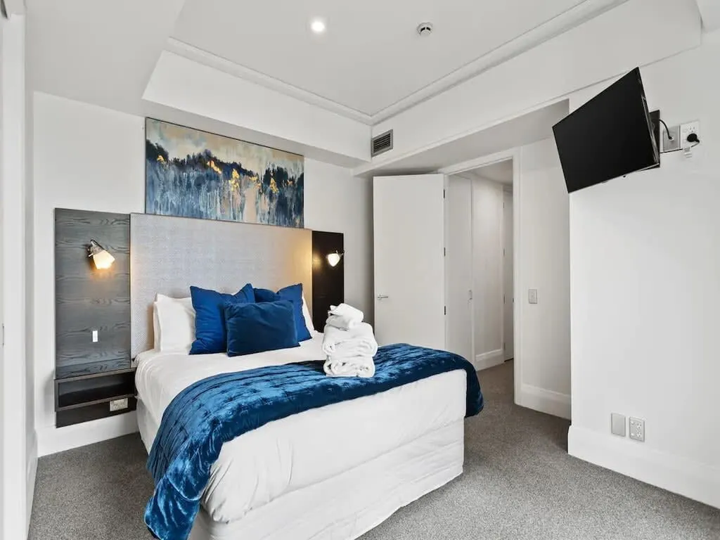 Contemporary Auckland Flat - Efficient 1-bed With Fast Wi-fi & Balcony Work Nook