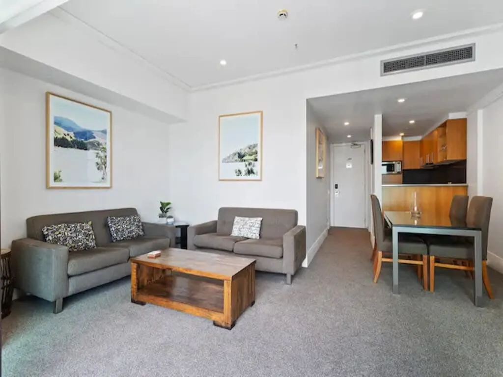 Contemporary Auckland Flat - Efficient 1-bed With Fast Wi-fi & Balcony Work Nook #2