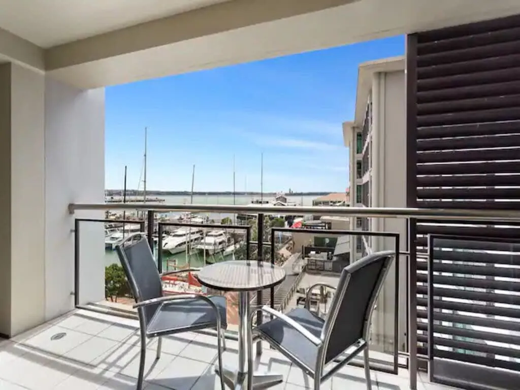 Contemporary Auckland Flat - Efficient 1-bed With Fast Wi-fi & Balcony Work Nook #3