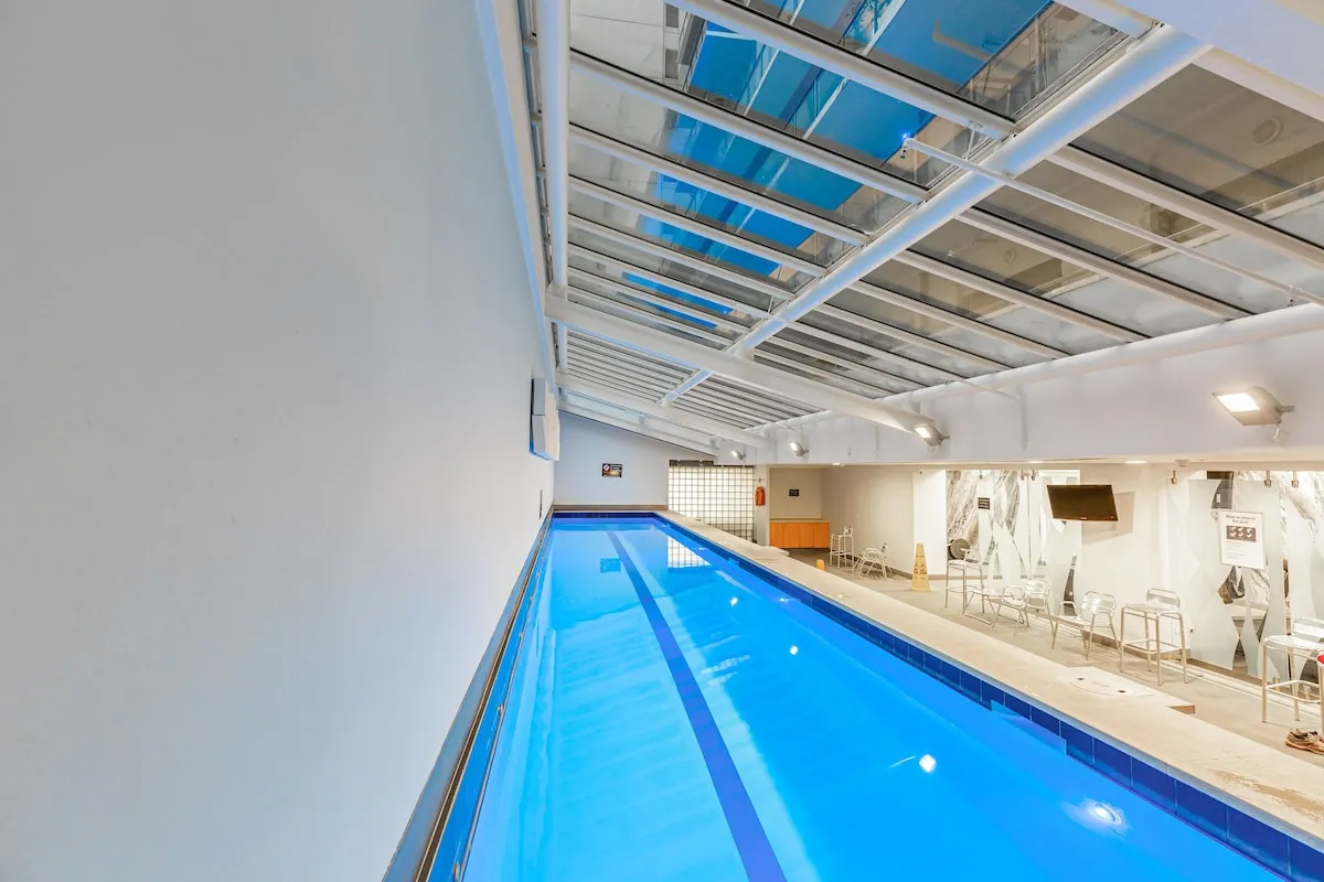 Intimate Sophisticated Auckland Flat - Work-from-home Ready With Pool & Gym #4
