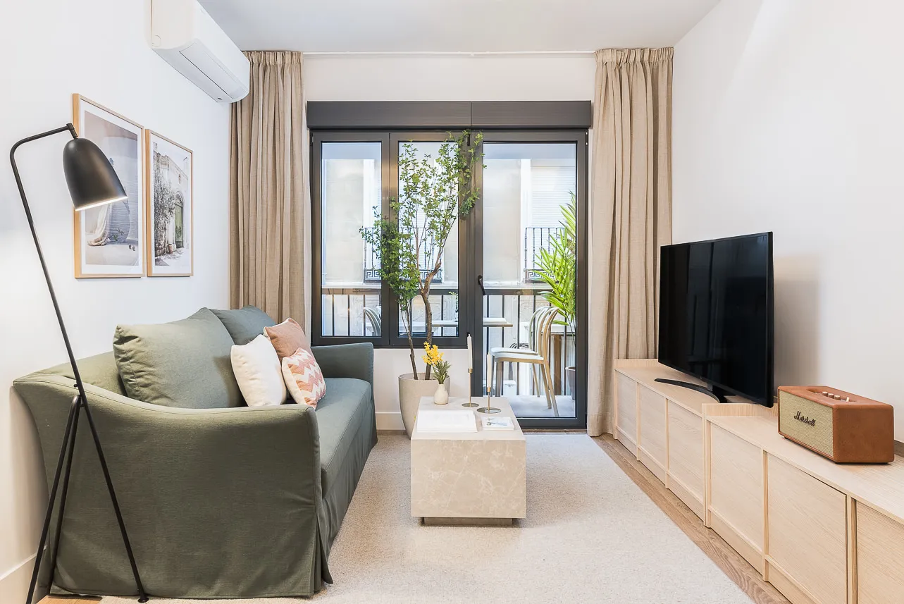Chic 55m2 Apartment With Dedicated Workspace In Madrid's Atocha Area #3