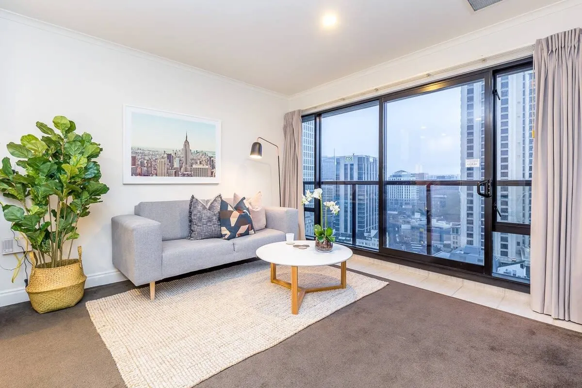 Charming Distinctive Auckland City Flat -- Digital Nomad Setup, Pool & Gym - Corporate Housing in Auckland, New Zealand