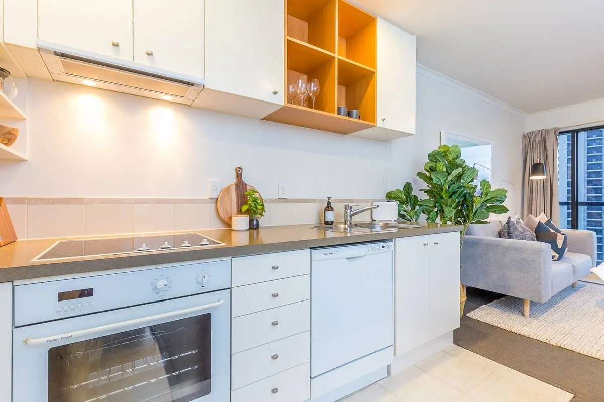 Charming Distinctive Auckland City Flat -- Digital Nomad Setup, Pool & Gym #4
