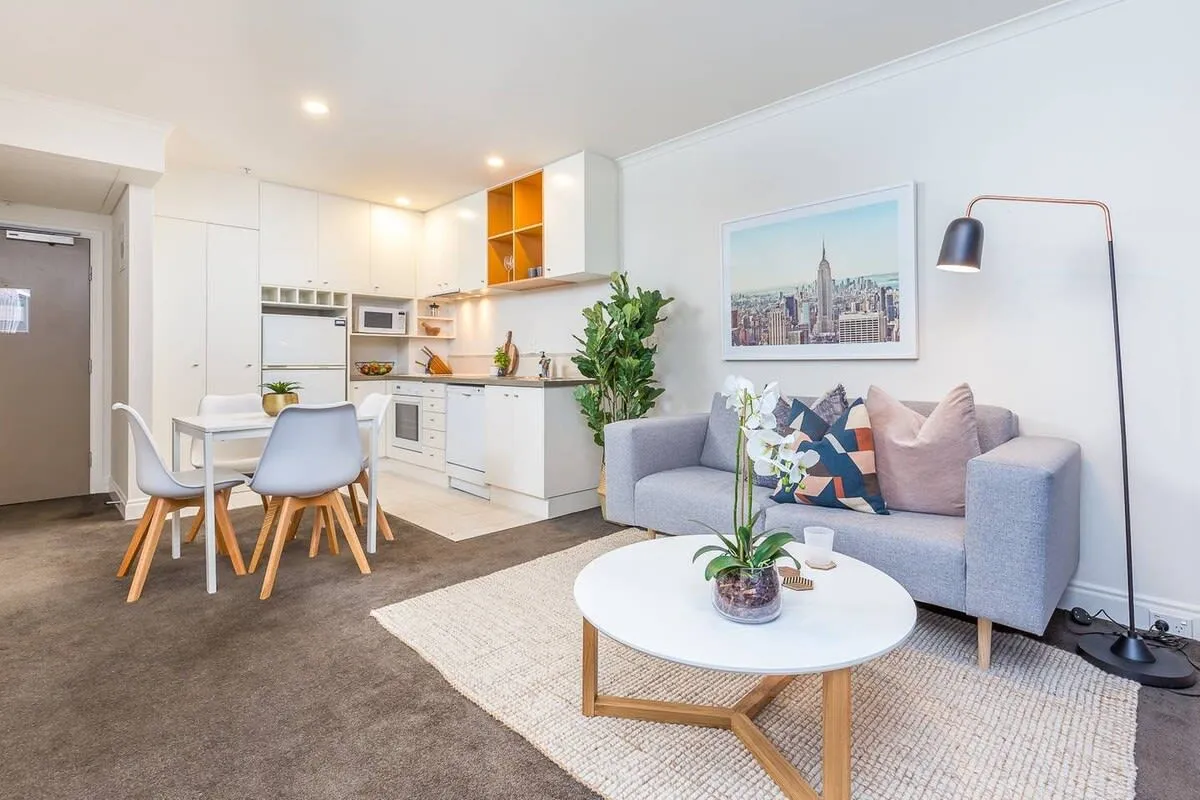 Charming Distinctive Auckland City Flat -- Digital Nomad Setup, Pool & Gym #2