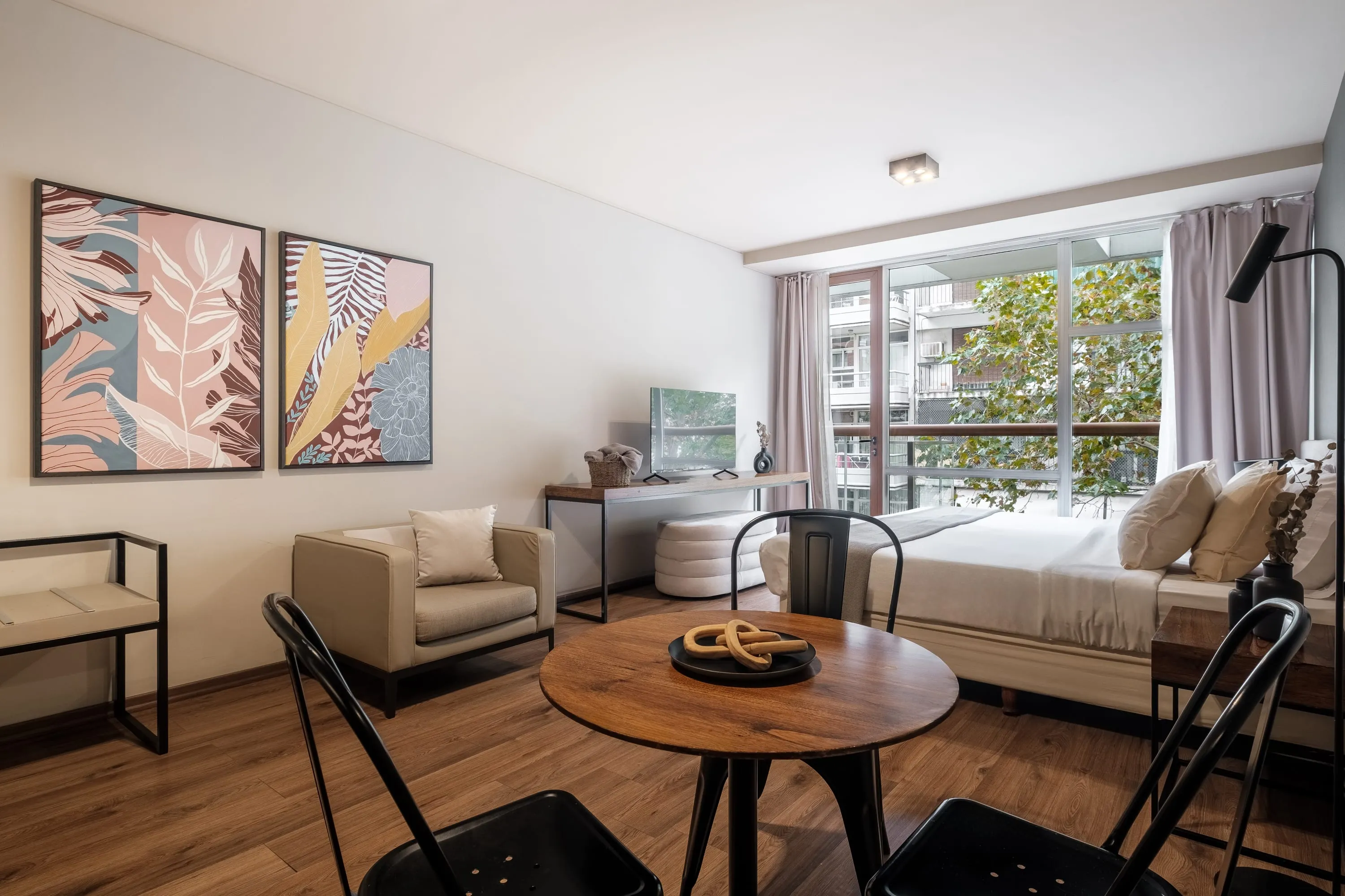 Designer Open-plan Studio With Home Office Space In Palermo Soho