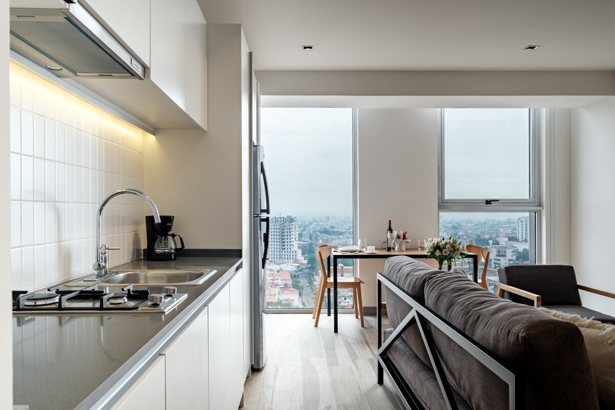 Impressive Open-plan Studio With Home Office Space And City Views #5