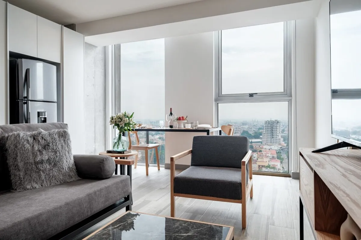 Impressive Open-plan Studio With Home Office Space And City Views #3