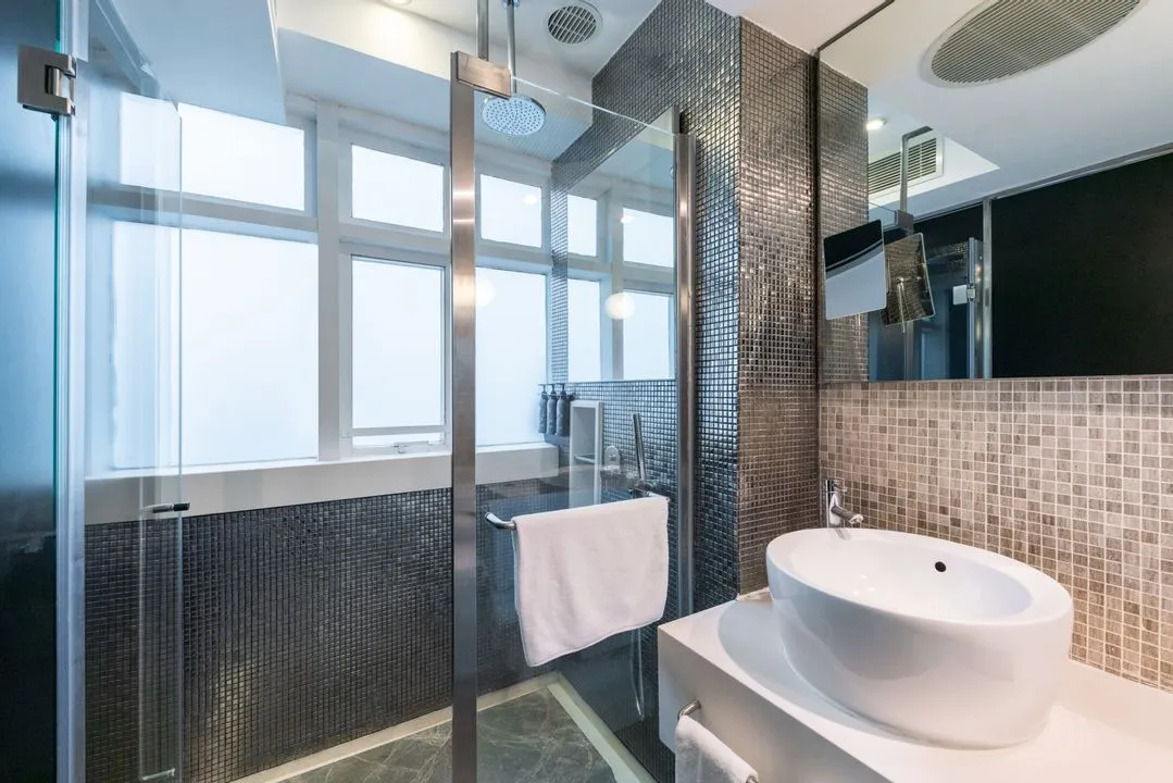 Distinctive 31m2 Hong Kong Flat With Dedicated Home Office For Remote Work Success #5