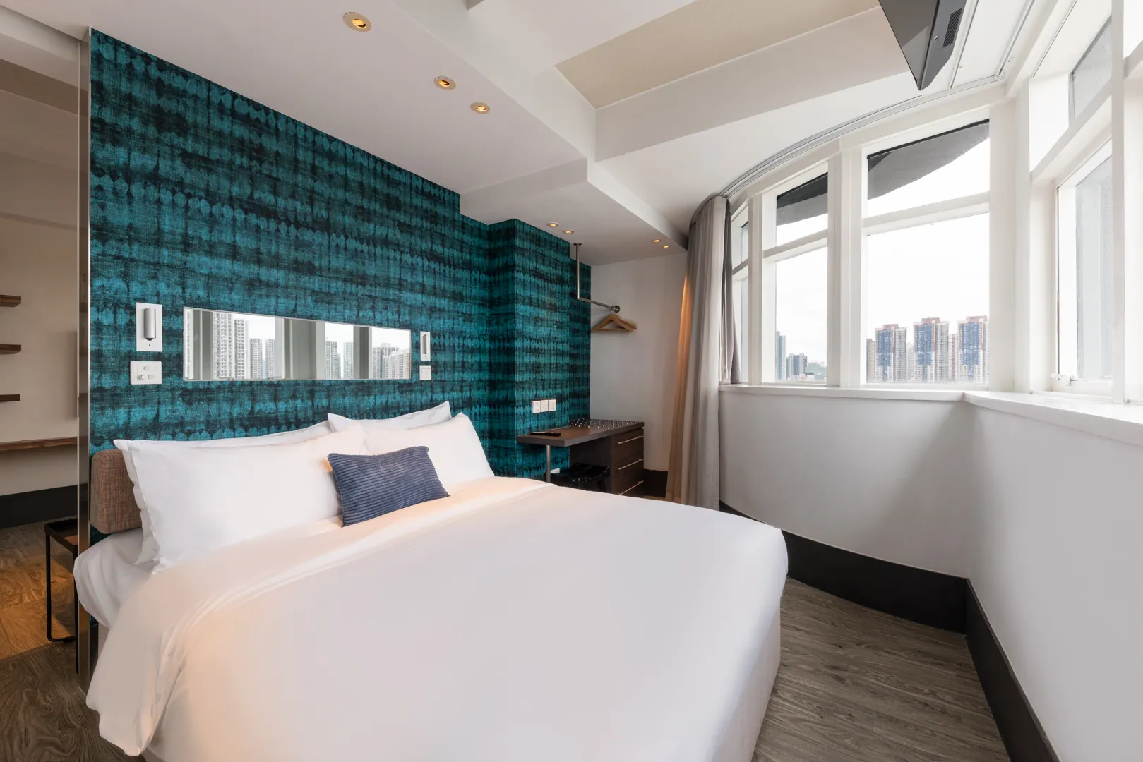 Distinctive 31m2 Hong Kong Flat With Dedicated Home Office For Remote Work Success #2