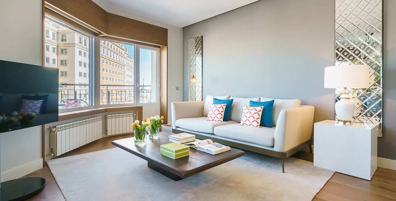 Spacious Madrid Flat With Dedicated Home Office And Bright Living Area
