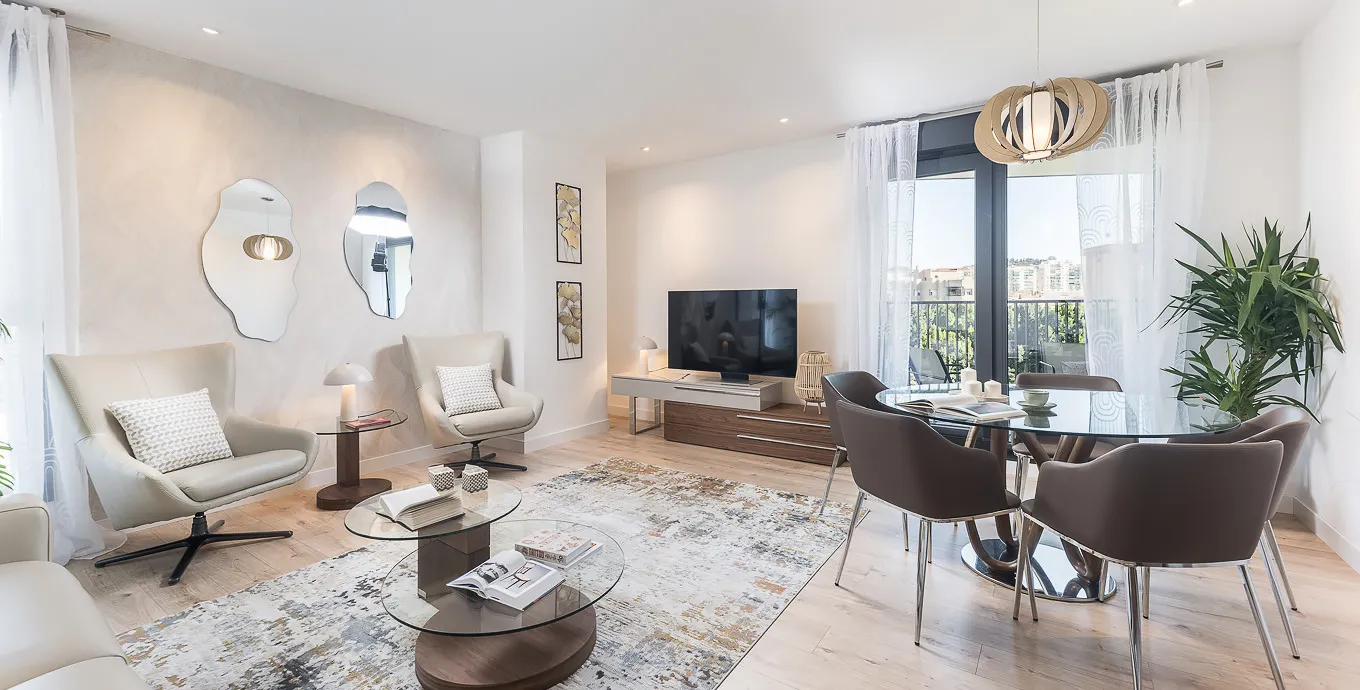 Refined 3-bed Flat With Dedicated Home Office In Malaga For Remote Work Flexibility