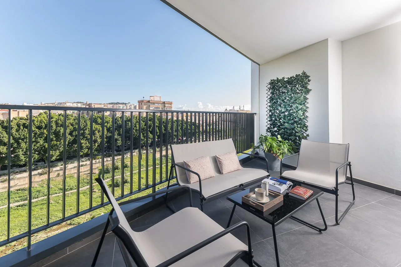 Refined 3-bed Flat With Dedicated Home Office In Malaga For Remote Work Flexibility #5