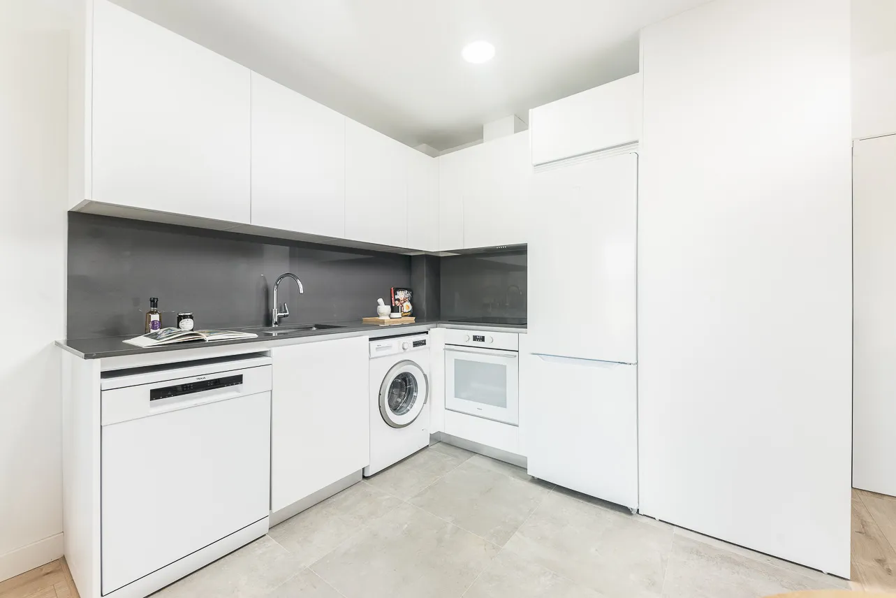 Elegant 50m2 Flat With Home Office In Malaga City #3