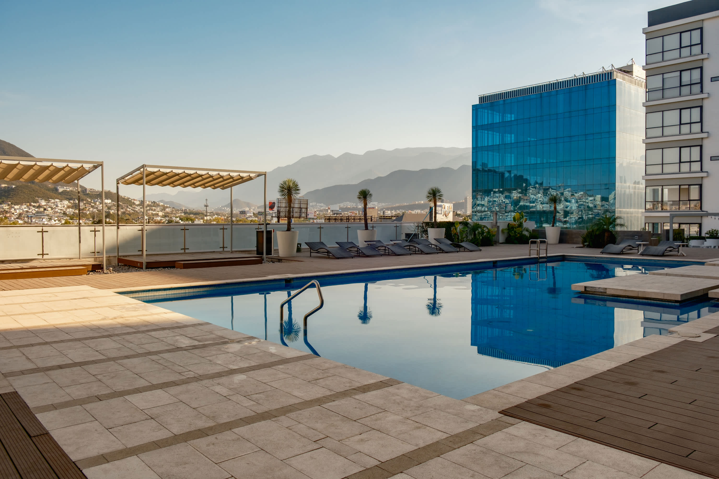 Work-from-home Monterrey Flat: Trendy 1br With A/c, Pool, In-unit Laundry #4