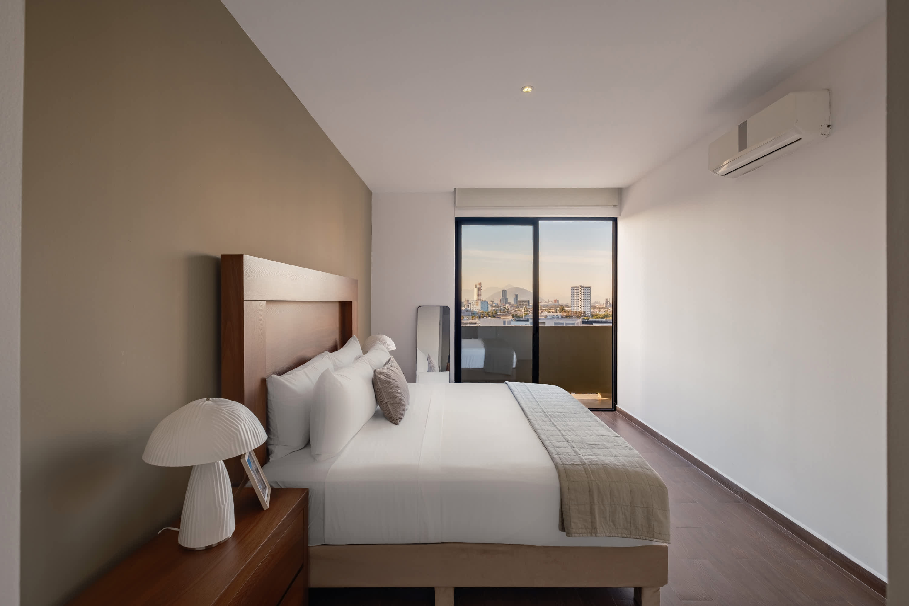 Work-from-home Monterrey Flat: Trendy 1br With A/c, Pool, In-unit Laundry #2