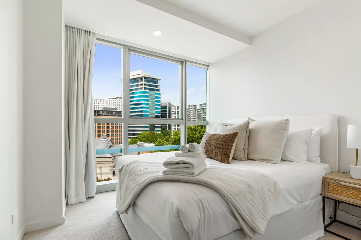 Premium Efficient 2br City Flat Auckland - Work-ready Home Office & High-speed Wifi #2