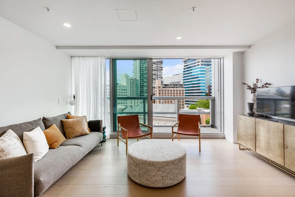 Premium Efficient 2br City Flat Auckland - Work-ready Home Office & High-speed Wifi
