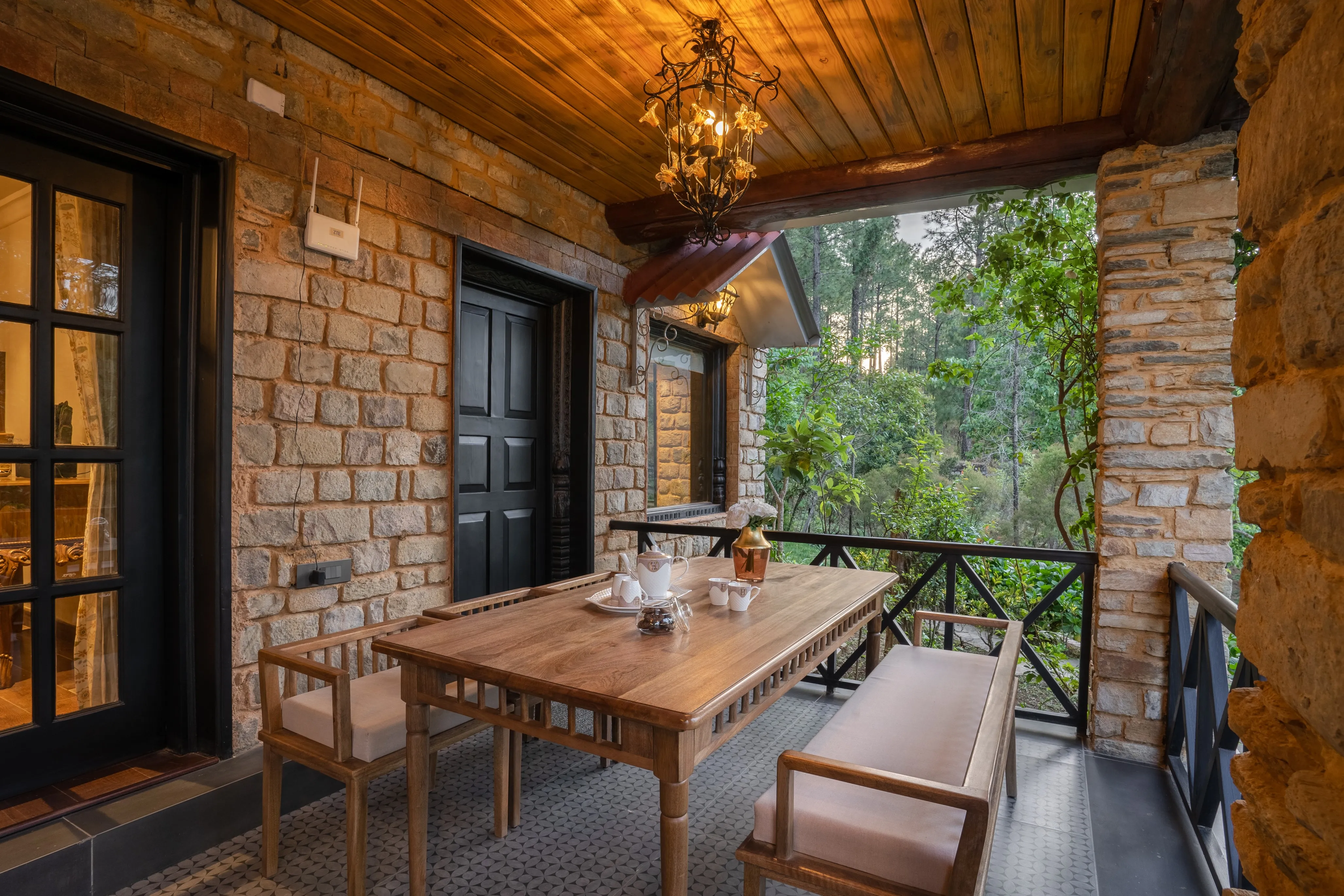 Trendy 4-bed Flat With Dedicated Home Office In Scenic Nainital For Remote Work