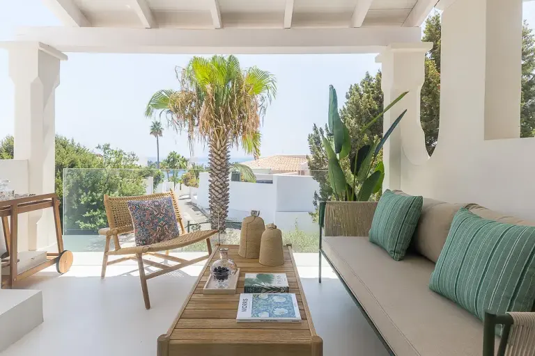 Premium Ibiza Flat With Bright Home Office Space For Digital Nomads