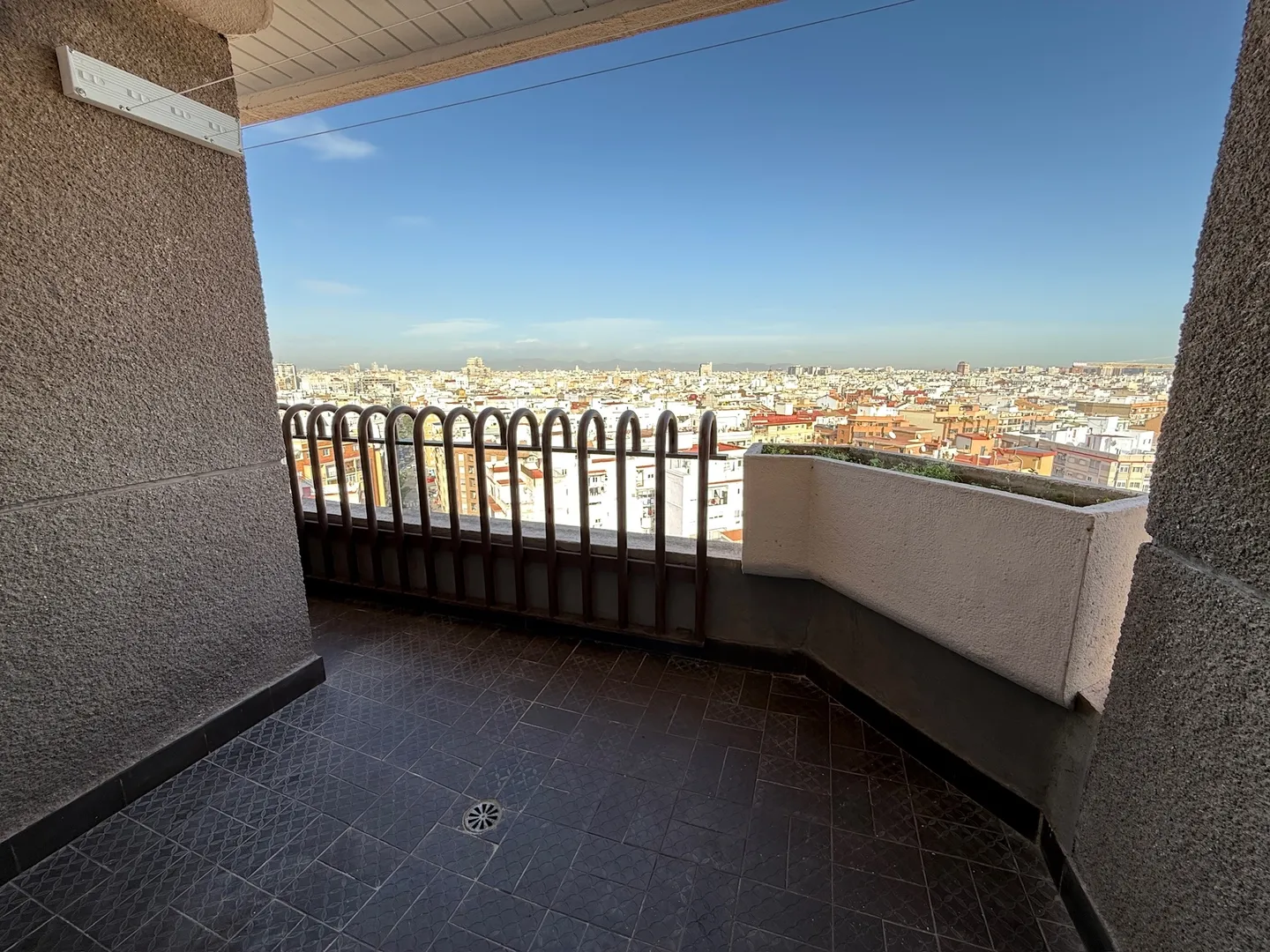 Contemporary 1-bed Flat With Cozy Work Nook In Valencia For Remote Professionals #5