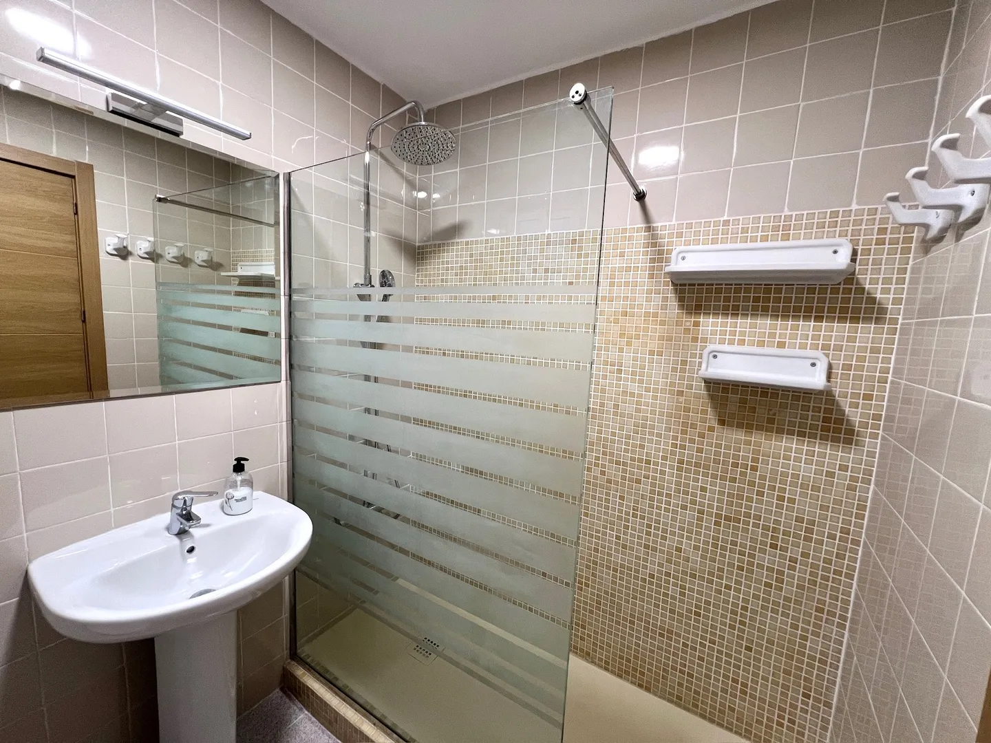 Elegant 1-bed Flat With Home Office Space In Valencia's Primado Reig Area #4