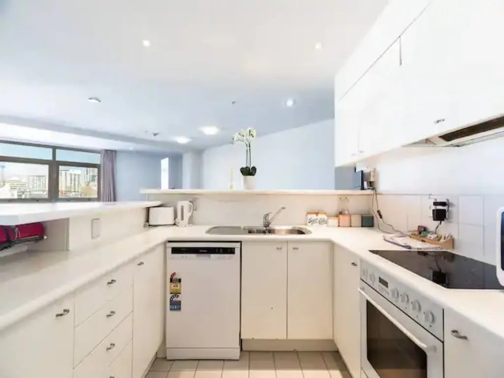 Auckland Sophisticated Compact 2-bed Flat - Home Office & Fast Wifi #5