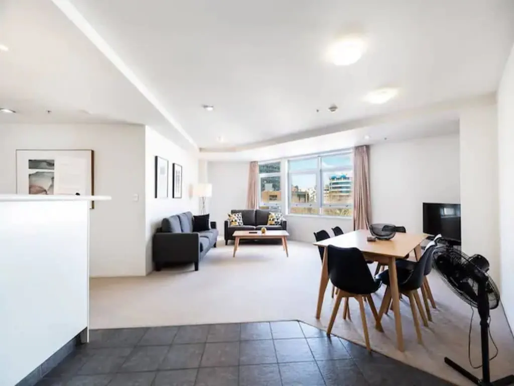 Auckland Sophisticated Compact 2-bed Flat - Home Office & Fast Wifi #3