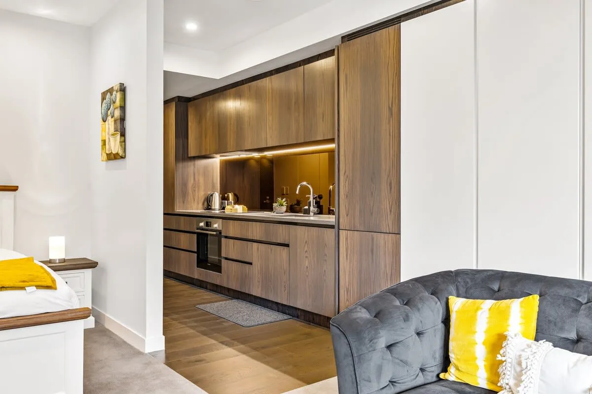 Stylish Efficient Studio - Work-from-home Setup In Wynyard Quarter, Auckland #5