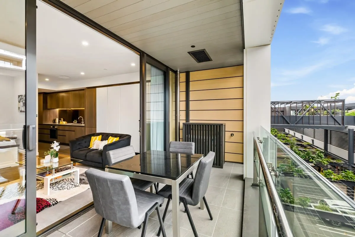 Stylish Efficient Studio - Work-from-home Setup In Wynyard Quarter, Auckland #2